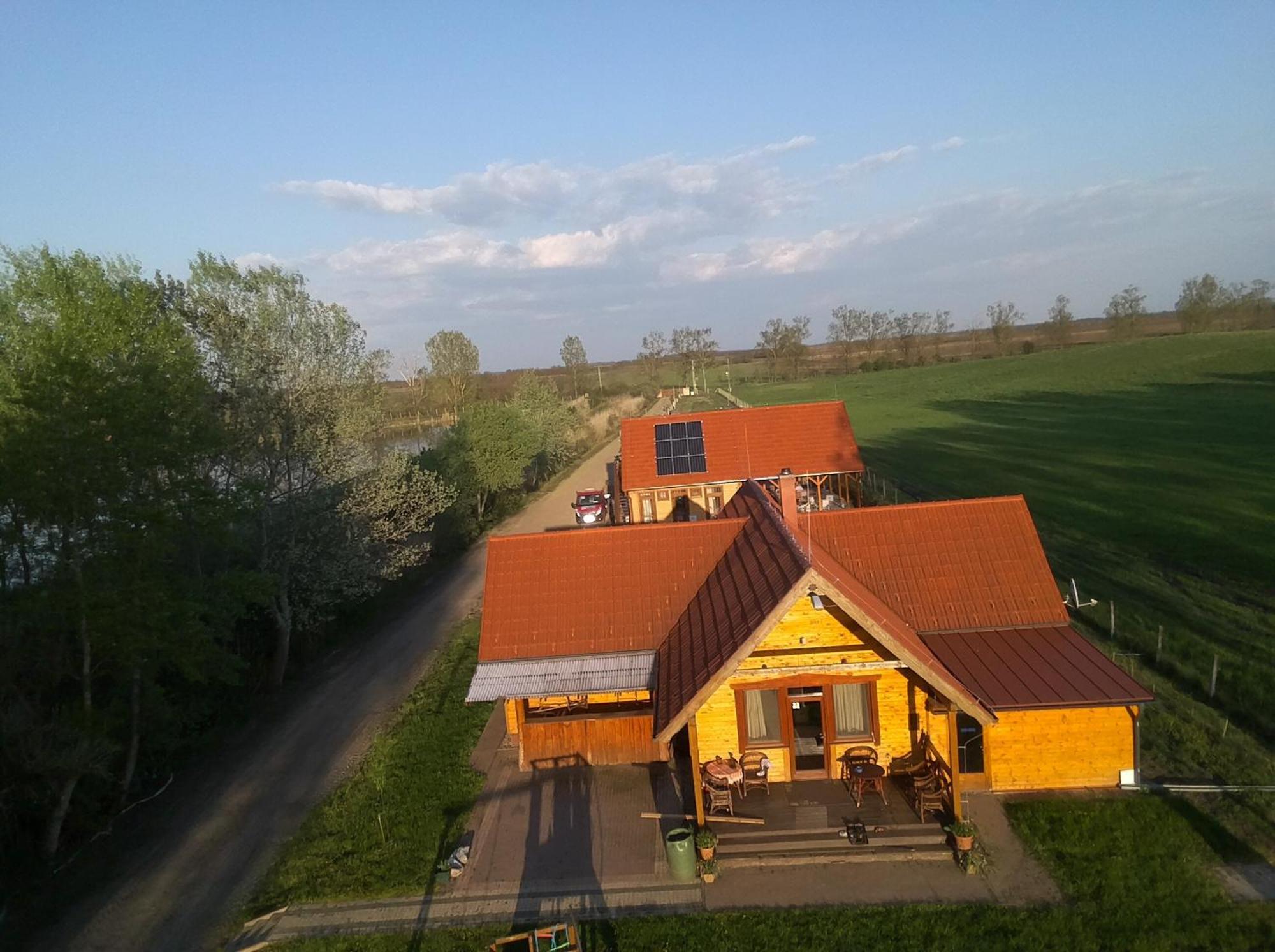Tomajor Vendeghazak Apartment Tiszaeszlar Exterior foto